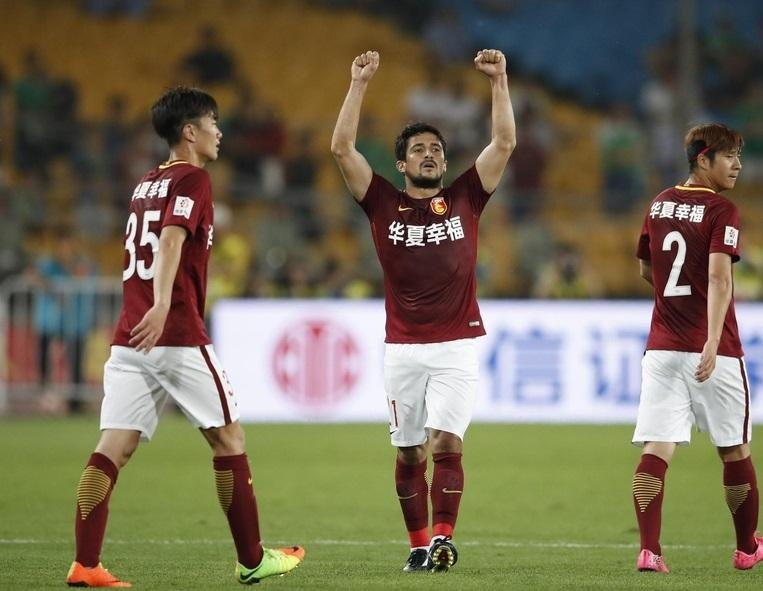 包含广东内战：富力对阵华夏幸福，激战激情的词条