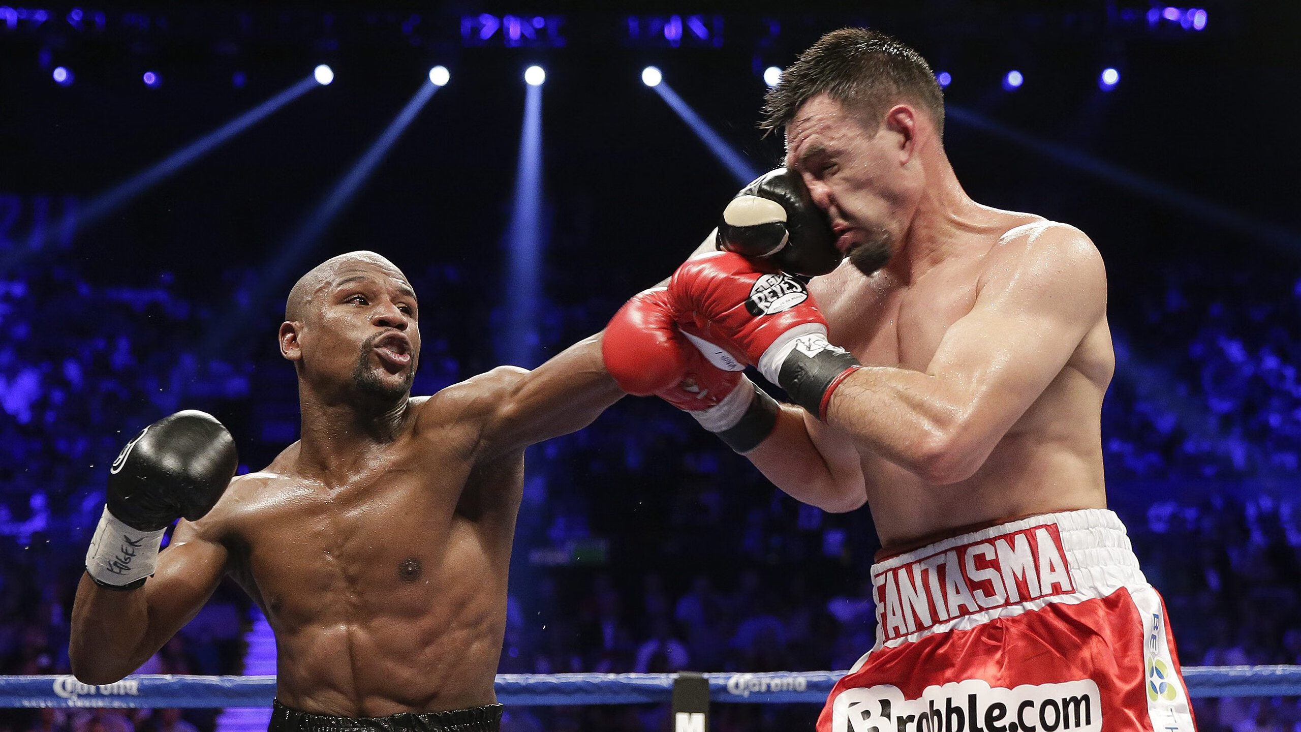 绿茵场上的哈兰德式爆发与地缘足球的洪墨血拼，现代足球的两极叙事