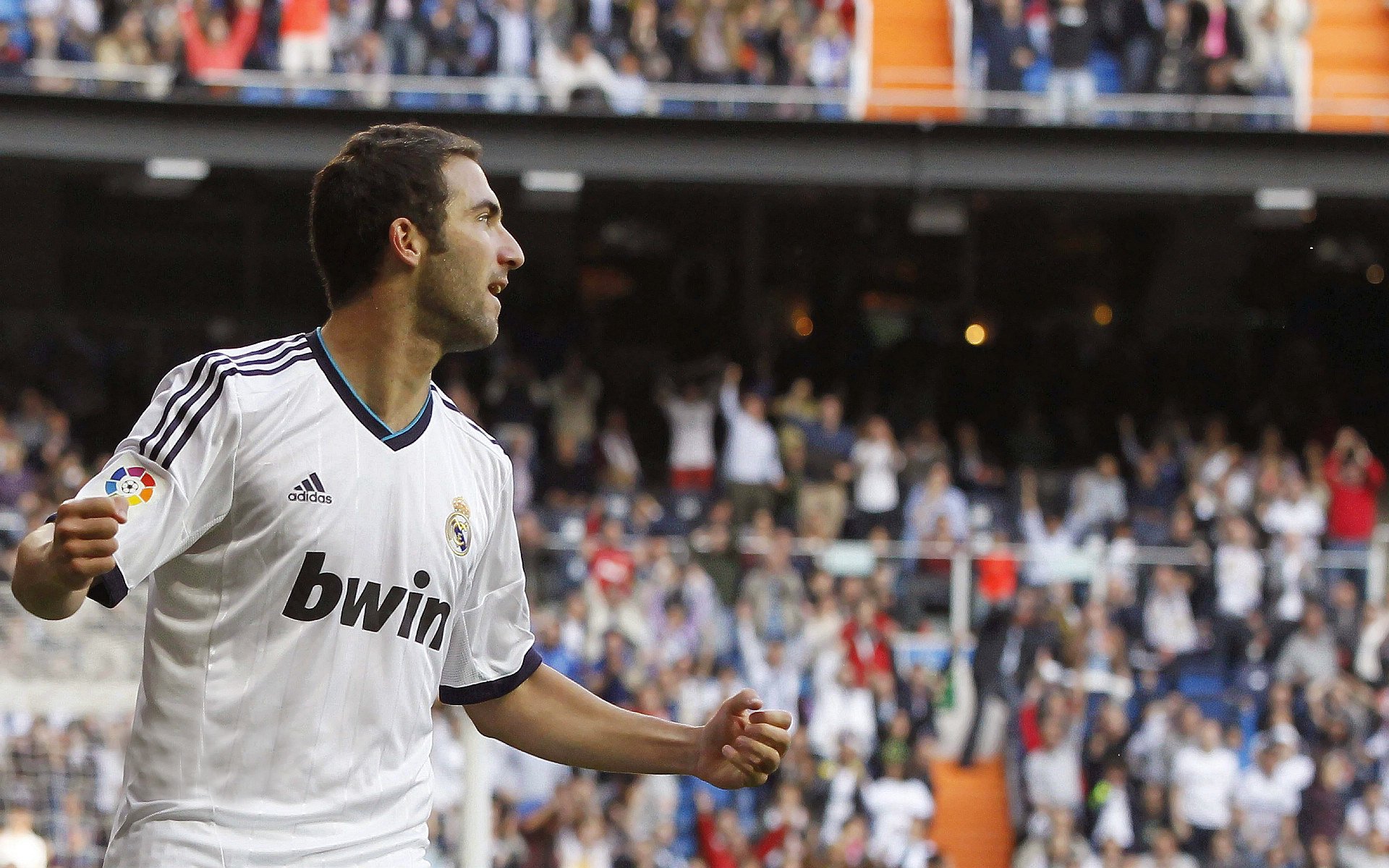 德甲争冠战之夜，范弗利特成为全场焦点